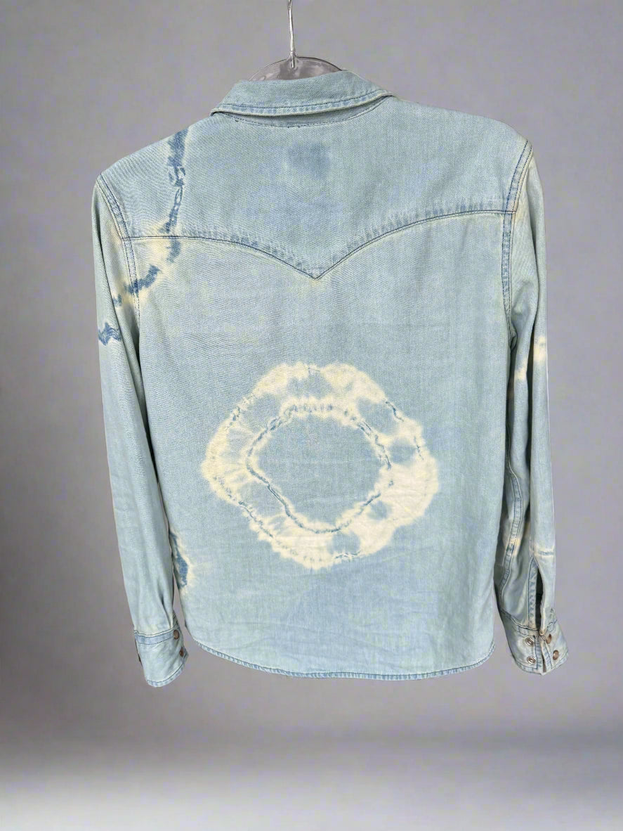 Classic Levi’s Button Down Shirt