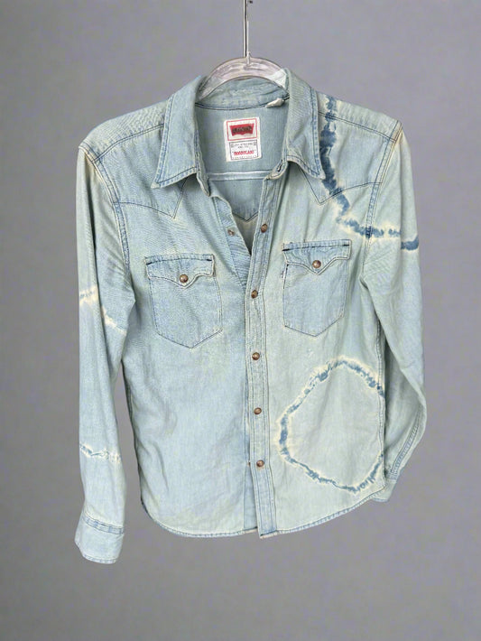 Classic Levi’s Button Down Shirt